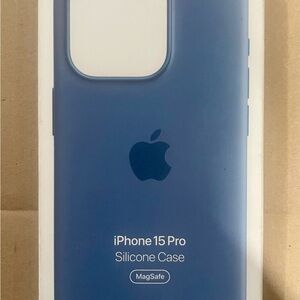 Apple iPhone 15 Pro MagSafe Silicone Case - Winter Blue